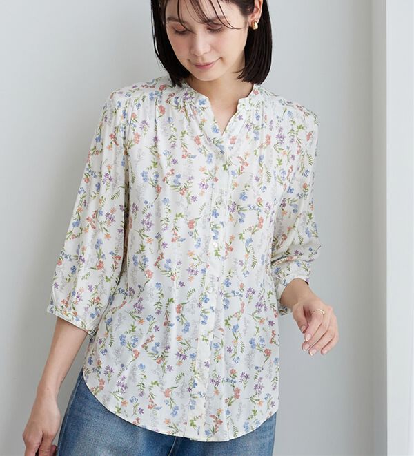 BELLUNA（ベルーナ）の「レーヨン素材ギャザー使いプリントブラウス（ブラウス）」｜詳細画像