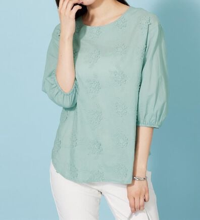 BELLUNA（ベルーナ）の「モチーフレース使いふんわり袖ブラウス（ブラウス）」
