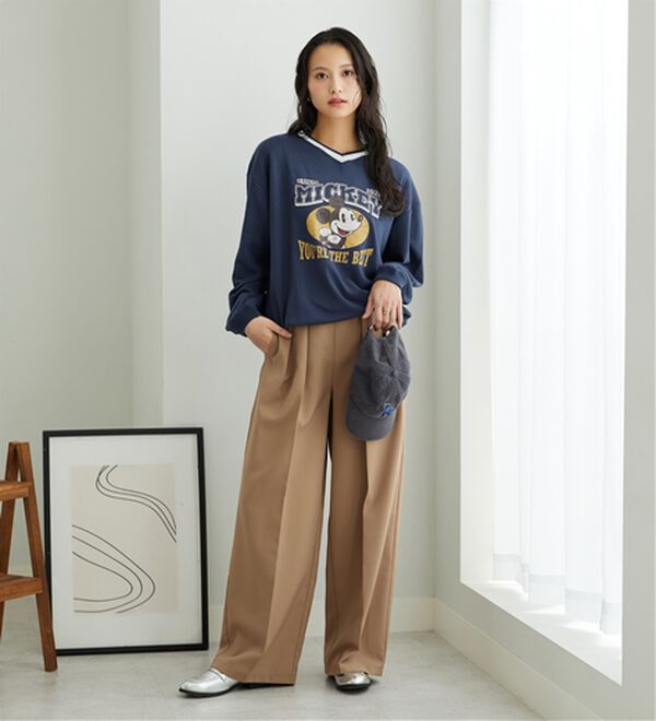 BELLUNA（ベルーナ）の「＜Ｄｉｓｎｅｙ＞【ミッキー】裏毛Ｖネックトレーナー（カットソー）」｜詳細画像