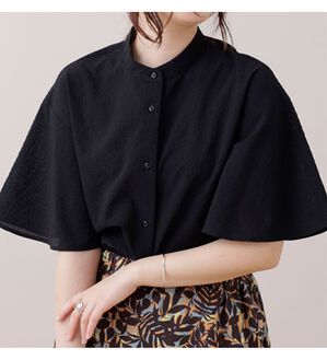 BELLUNA（ベルーナ）の「サッカー素材袖デザインブラウス（ブラウス）」｜黒