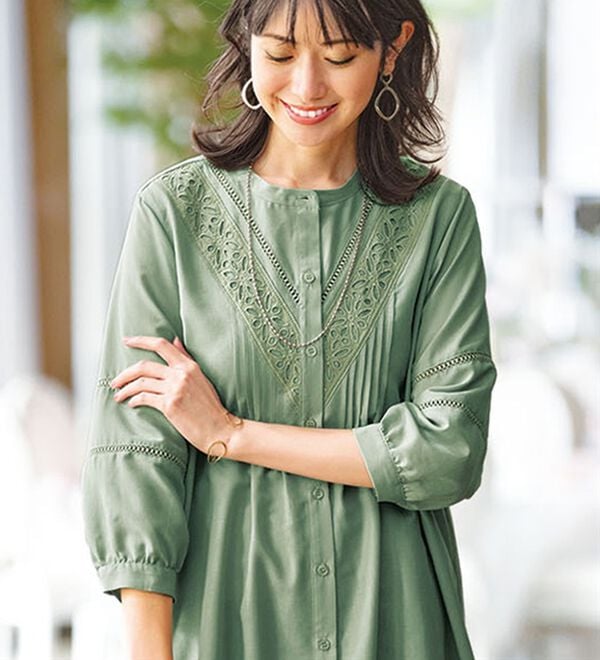 BELLUNA（ベルーナ）の「花柄レースピンタックシャツチュニック（チュニック）」｜詳細画像