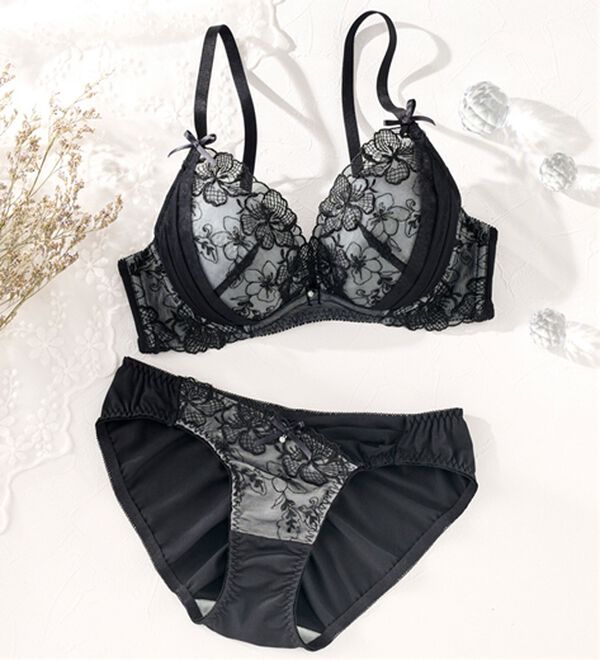 YU'NOW（ユナウ）の「ｔｏ　ｍｅｅブラ＆ショーツ（ブラジャー＆ショーツセット）」｜ブラック