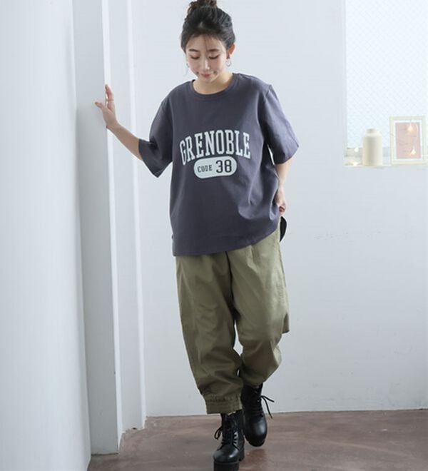 A HAPPY MARILYN（アハッピーマリリン）の「【Ｍ～８Ｌ】【接触冷感・ＵＶ対策】カレッジプリント裾ラウンドＴシャツ（Tシャツ）」｜詳細画像