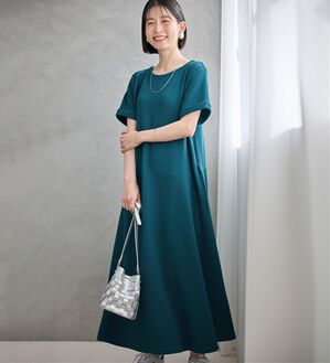 Viola e Viola（ヴィオラ エ ヴィオラ）の「ひんやり＆シワになりにくい　丈が選べる！エンボス素材Ａラインワンピース（カットソーワンピース）」｜ブルーグリーン
