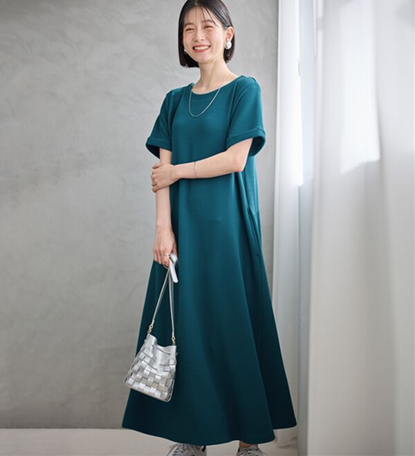 Viola e Viola（ヴィオラ エ ヴィオラ）の「ひんやり＆シワになりにくい　丈が選べる！エンボス素材Ａラインワンピース（カットソーワンピース）」｜ブルーグリーン