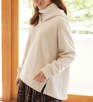 Viola e Viola（ヴィオラ エ ヴィオラ）の「【蓄熱保温】裏ファーVネックゆるシルエットパーカー（パーカー）」｜エクリュ