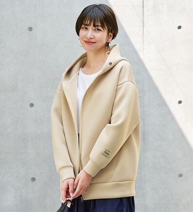 BELLUNA（ベルーナ）の「肩が疲れにくい！マシュマロ感覚ジップフーディー（ブルゾン）」