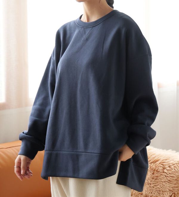 A HAPPY MARILYN（アハッピーマリリン）の「【Ｌ～６Ｌ】【ハピぽか裏起毛】サイド深スリットトレーナー 毛玉になりにくい（トレーナー・スウェット）」｜ネイビー