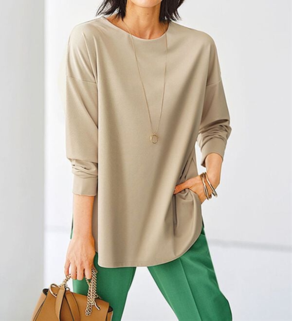 BELLUNA（ベルーナ）の「もちっとなめらか！大人顔サマ見えプルオーバー（カットソー）」｜トープ