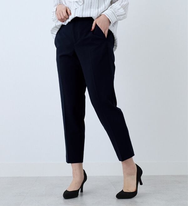 BELLUNA（ベルーナ）の「ストレッチ素材美脚テーパードパンツ（テーパードパンツ）」｜紺