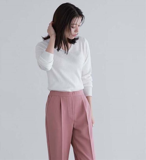 Pierrot（ピエロ）の「【洗濯機で洗える】ネックが選べるシルクタッチリブニット（ニット・セーター）」｜詳細画像