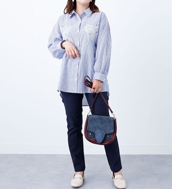 BELLUNA（ベルーナ）の「胸元刺しゅうシャツチュニック（チュニック）」｜詳細画像