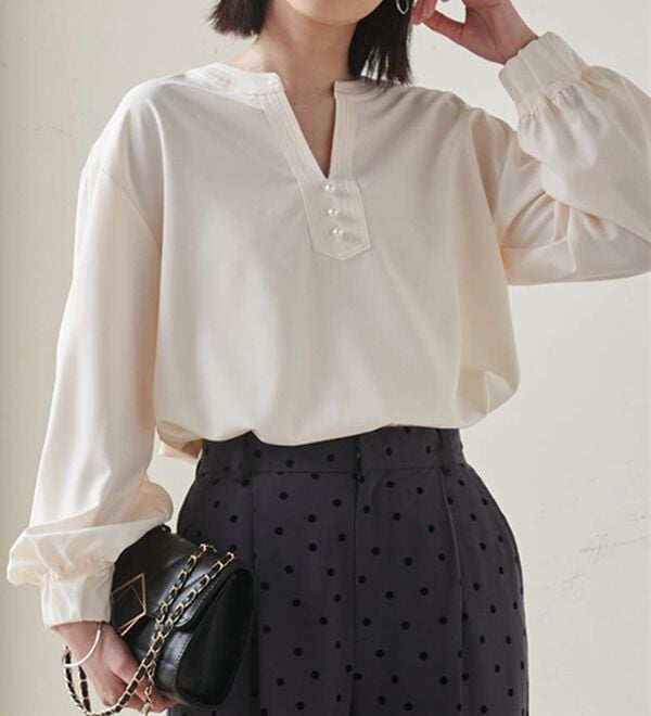 RANAN（ラナン）の「3つの機能付！パール調ボタン付スキッパーブラウス（ブラウス）」｜詳細画像