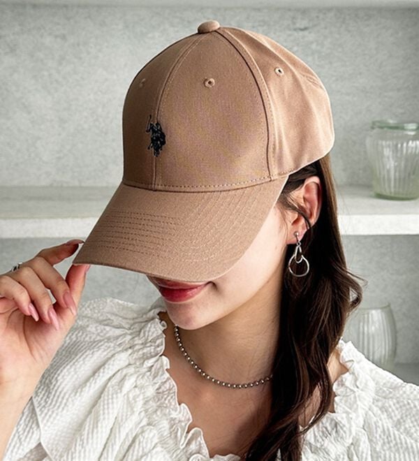 GeeRA（ジーラ）の「【ＵＳ．ＰＯＬＯ．ＡＳＳＮ】綿１００％深つばベースボールキャップ（帽子）」｜ベージュ