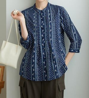 BELLUNA（ベルーナ）の「綿１００％ピンタックデザインブラウス（ブラウス）」｜ネイビー系花柄