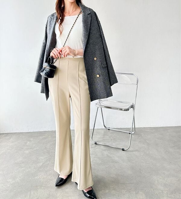 GeeRA（ジーラ）の「センターラインセミフレアカットパンツ（フルレングスパンツ）」｜詳細画像