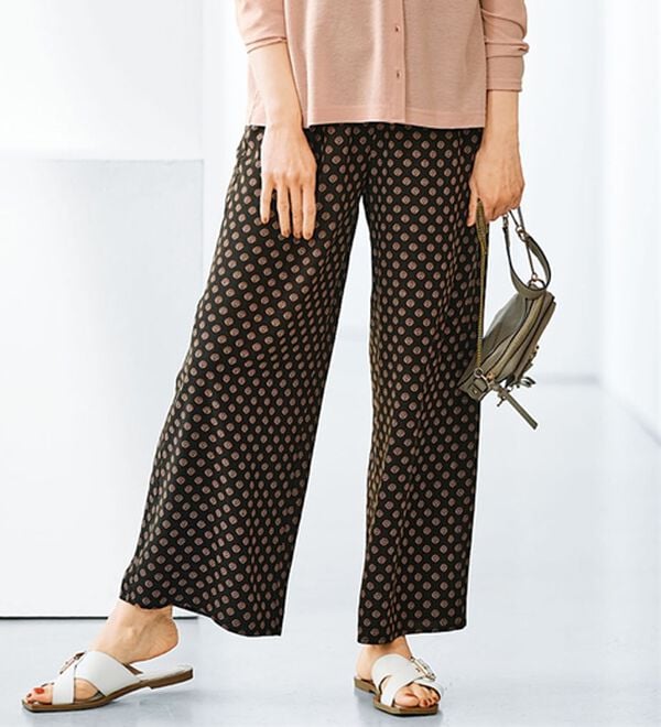 BELLUNA（ベルーナ）の「ヒンヤリ！レーヨン素材プリントワイドパンツ（ワイドパンツ・ガウチョ）」｜小紋柄