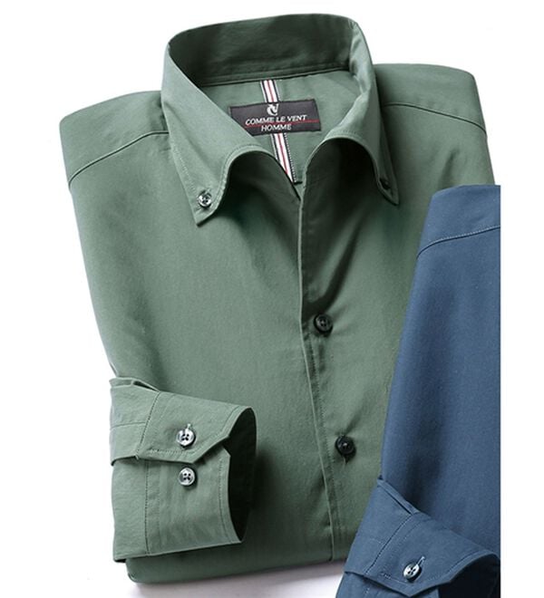 「＜コムルヴァン・オム＞アイロンいらずのストレッチドレスシャツ（メンズシャツ）」｜カーキ