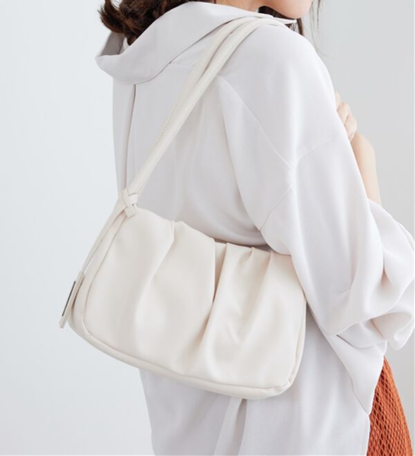BELLUNA（ベルーナ）の「ギャザーデザインミニショルダーバッグ（その他バッグ）」｜アイボリー