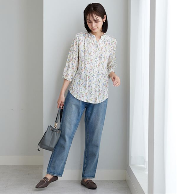 BELLUNA（ベルーナ）の「レーヨン素材ギャザー使いプリントブラウス（ブラウス）」｜詳細画像