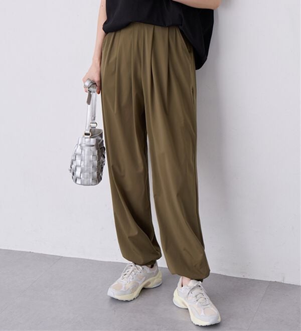 Viola e Viola（ヴィオラ エ ヴィオラ）の「伸びる！紫外線カット！さらテロイージージョガーパンツ（フルレングスパンツ）」｜モカカーキ