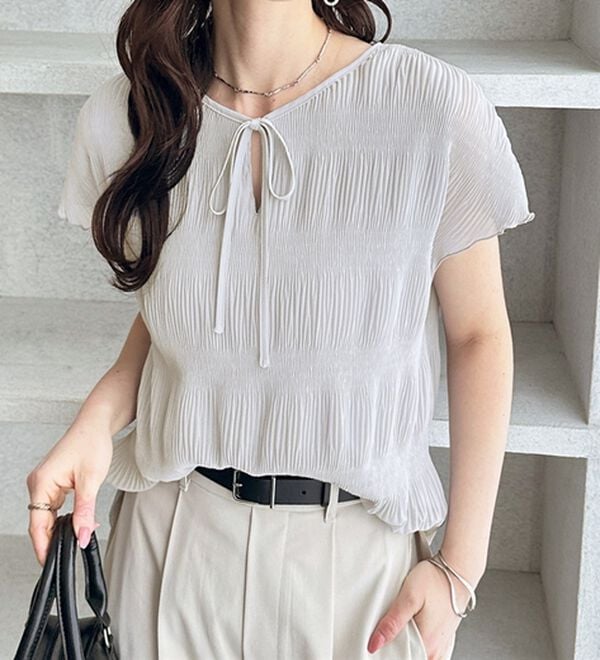 GeeRA（ジーラ）の「前後２ＷＡＹシアーシャーリングブラウス（ブラウス）」｜ライトグレー