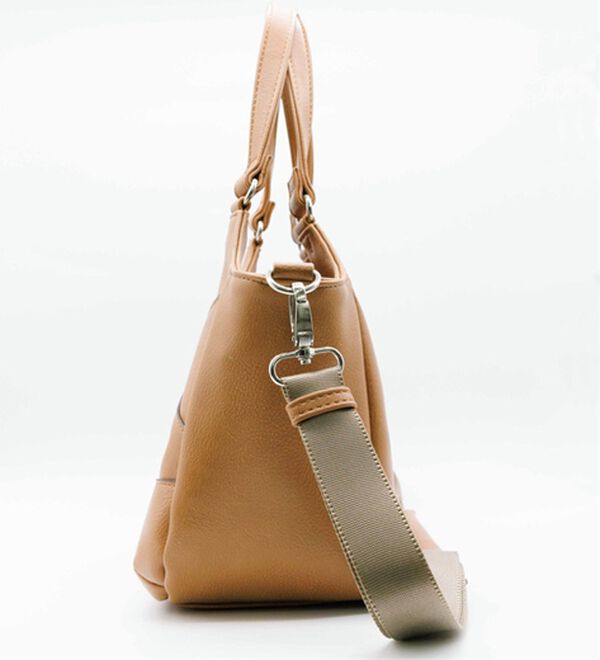 BELLUNA（ベルーナ）の「＜ゴールデンベア＞肩当て付２ＷＡＹ手提げ（ハンドバッグ）」｜詳細画像