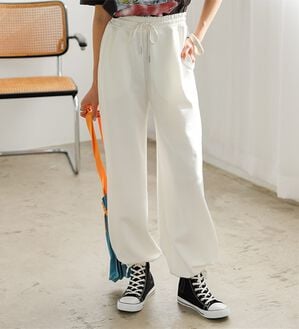 GeeRA（ジーラ）の「リラックスジョガーパンツ（その他パンツ）」｜オフホワイト