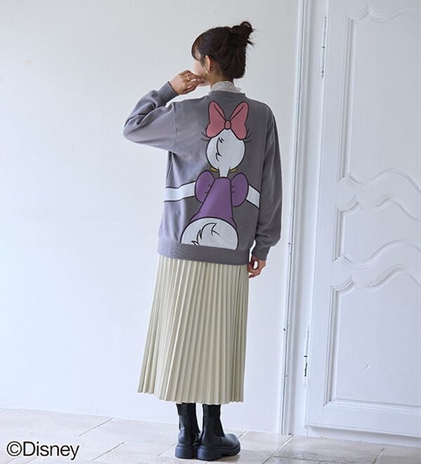BELLUNA（ベルーナ）の「＜Ｄｉｓｎｅｙ＞【ドナルド＆デイジー】抱き着きプリント裏起毛トレーナー（カットソー）」｜詳細画像