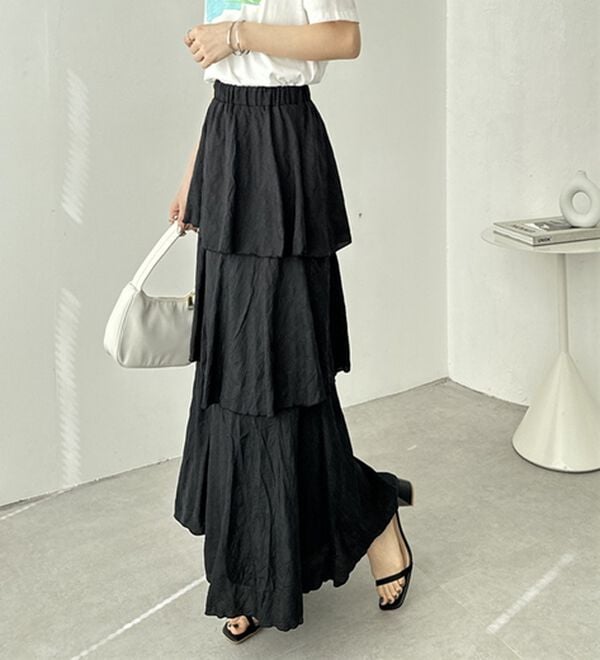 GeeRA（ジーラ）の「ワッシャー素材ティアードスカート（ロングスカート）」｜ブラック