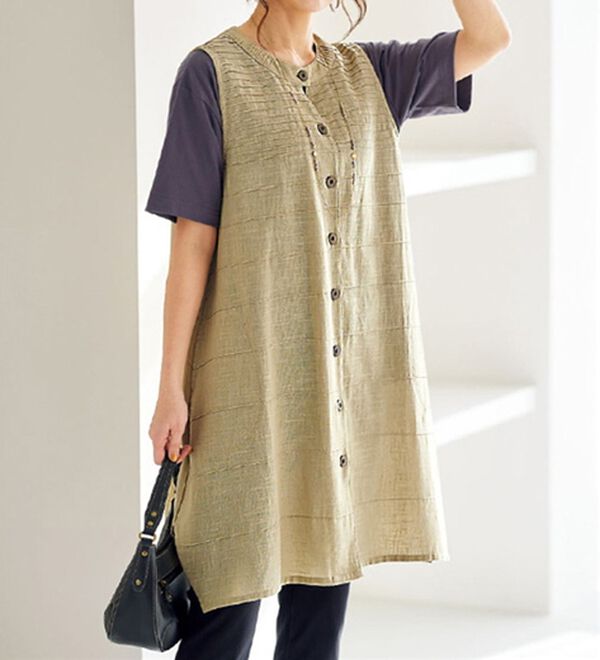 BELLUNA（ベルーナ）の「タック素材コクーンジャンパードレス（ジャンパースカート）」｜ベージュ