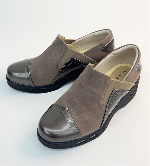 BELLUNA（ベルーナ）の「４Ｅダブルエア異素材切替シューズ（スリッポン）」｜詳細画像