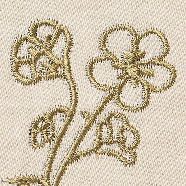 BELLUNA（ベルーナ）の「すぽっと着られる裾刺しゅうチュニック（ブラウス）」｜詳細画像