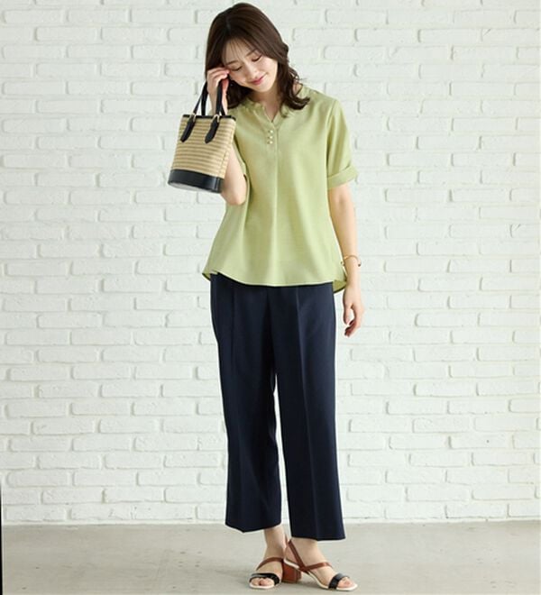 BELLUNA（ベルーナ）の「麻調合繊パール付タックデザインブラウス（ブラウス）」｜詳細画像