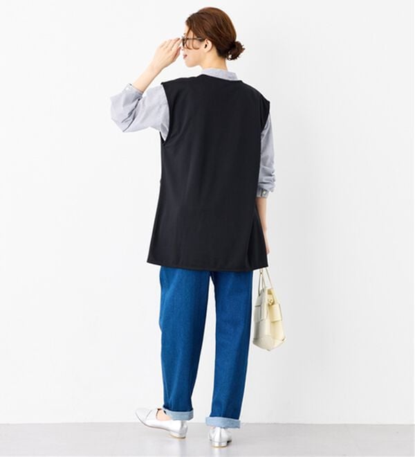 Viola e Viola（ヴィオラ エ ヴィオラ）の「なめらかポンチVネックポケット付きロングベスト（ベスト）」｜詳細画像