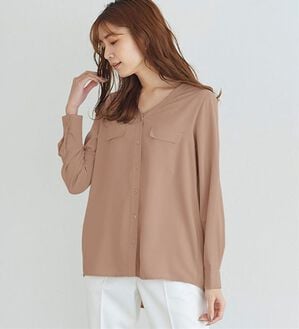 Pierrot（ピエロ）の「ノーカラーブラウス（ブラウス）」｜ピンクベージュ
