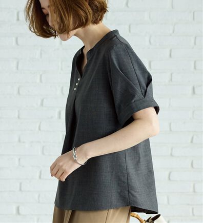 BELLUNA（ベルーナ）の「麻調合繊パール付タックデザインブラウス（ブラウス）」