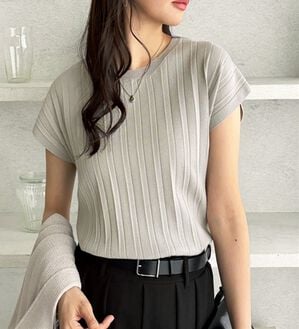 GeeRA（ジーラ）の「プリーツ編フレンチスリーブリブトップス（ニット・セーター）」｜ライトグレー