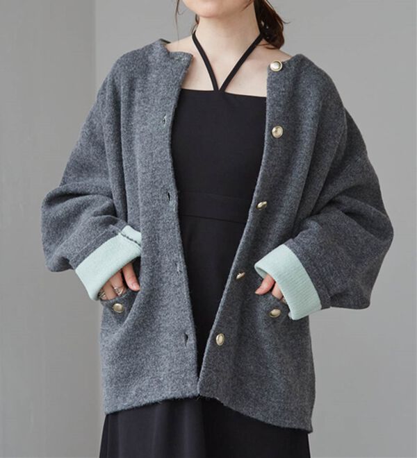 RANAN（ラナン）の「裏配色ゴールド調ボタンニットコーディガン（ニットカーディガン）」｜チャコール
