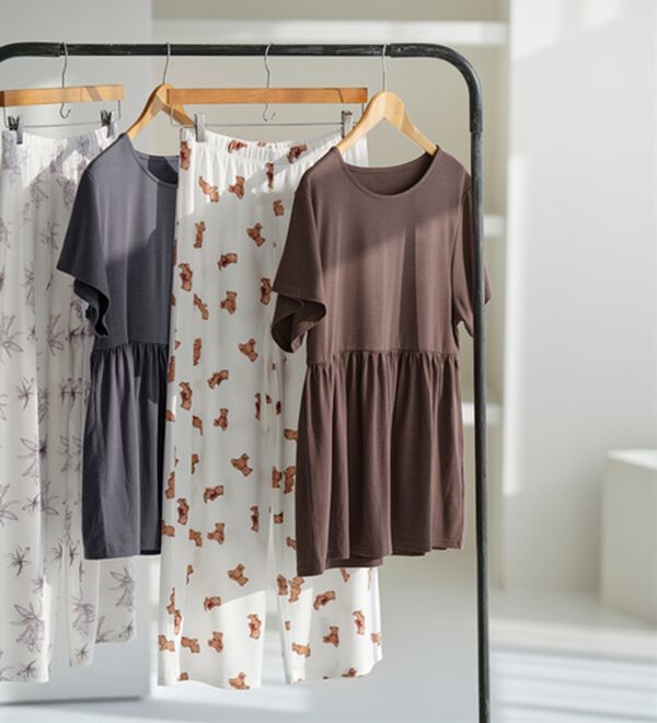 YU'NOW（ユナウ）の「【上下２点セット】レーヨンブレンドペプラムパジャマセット（パジャマ・ルームウェア）」｜詳細画像