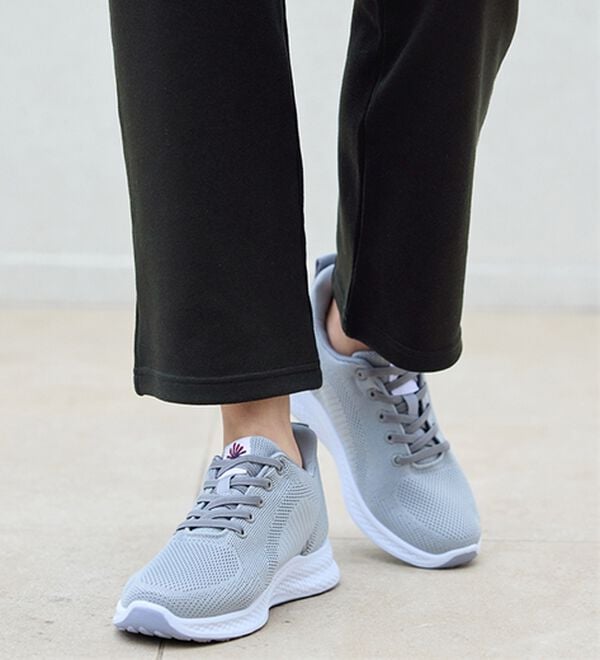 BELLUNA（ベルーナ）の「【チラシ掲載】手を使わずに履けるニットスニーカー（スニーカー）」｜詳細画像