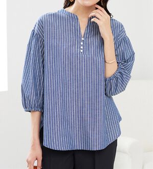 BELLUNA（ベルーナ）の「ラメストライプ素材パール使いブラウス（ブラウス）」｜ブルーストライプ