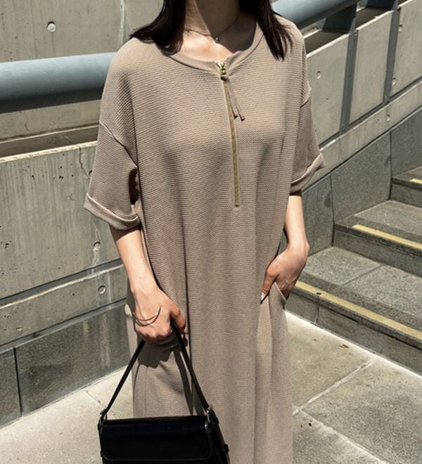GeeRA（ジーラ）の「【ひんやり/着痩せ】ハーフジップ大人Ｔシャツワンピース（カットソーワンピース）」｜詳細画像