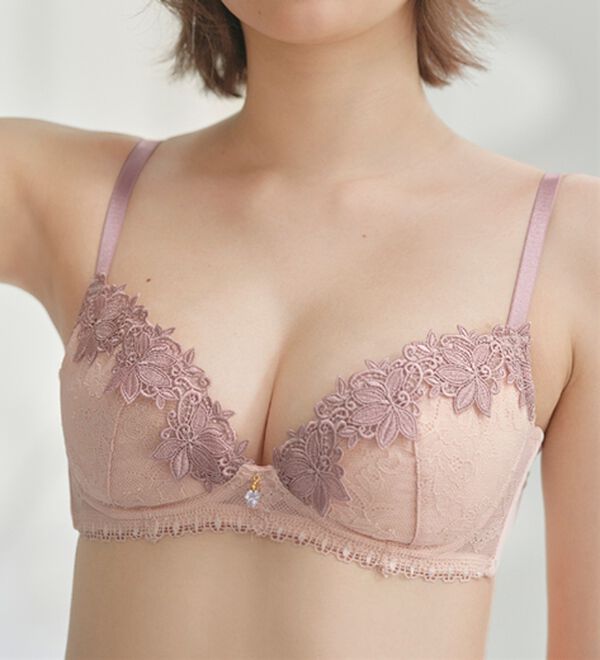 YU'NOW（ユナウ）の「ぷるるん谷間のノンワイヤーブラ＆ショーツ（ブラジャー＆ショーツセット）」｜詳細画像