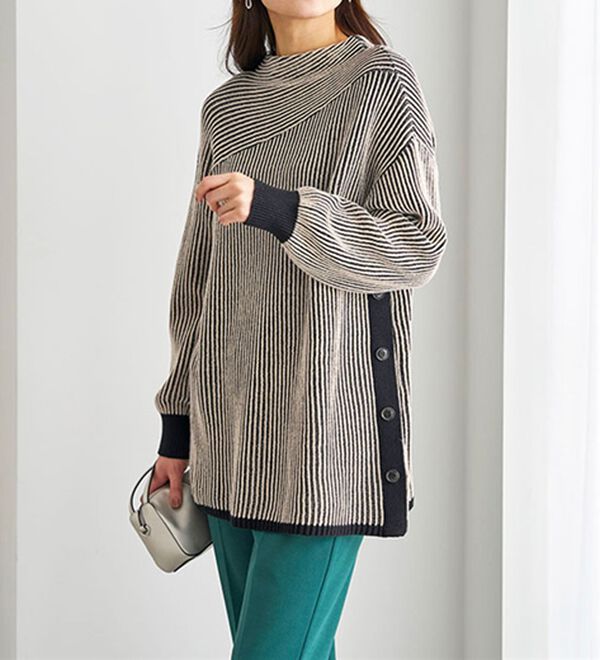 BELLUNA（ベルーナ）の「ボタン使いストライプジャカード切替ニットチュニック（チュニック）」｜詳細画像