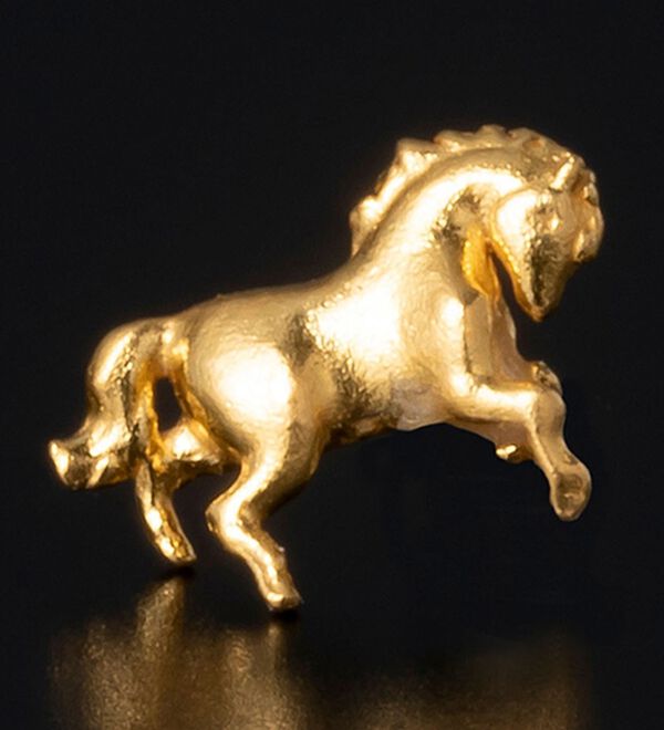「純金で作った純金の干支のお守り　跳ね馬（その他ファッション小物）」｜詳細画像