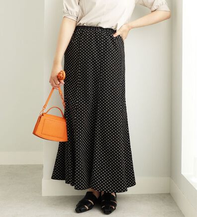 BELLUNA（ベルーナ）の「サッカー素材ドットプリントスカート（ロングスカート）」