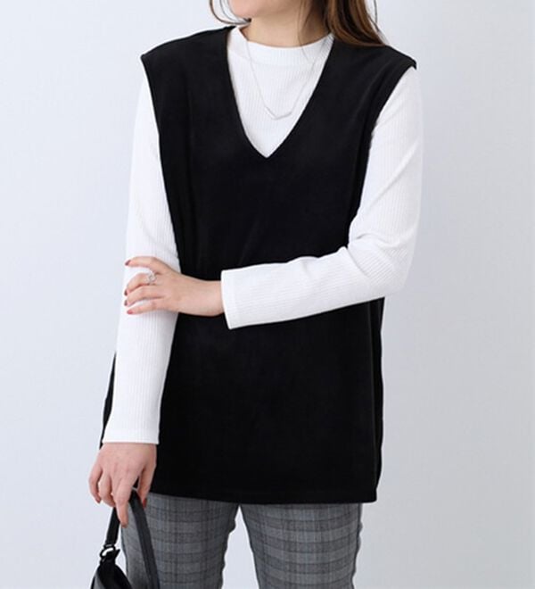 BELLUNA（ベルーナ）の「ベロア素材ベストアンサンブル（アンサンブル）」｜黒