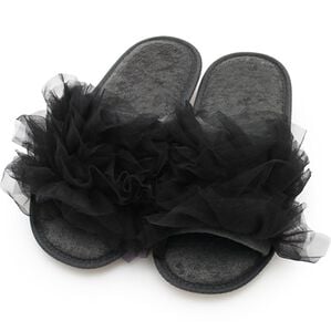 iellio（イエリオ）の「ミルフィーユフリルルームシューズ（スリッパ・ルームシューズ）」｜ブラック