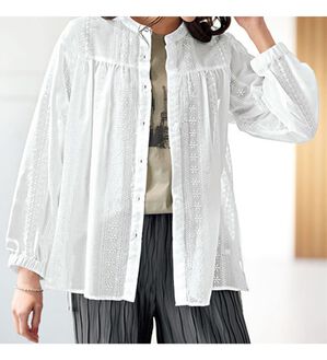 BELLUNA（ベルーナ）の「身体のラインを気にしない！シアー刺しゅうゆったりブラウス（シャツ）」｜オフ白